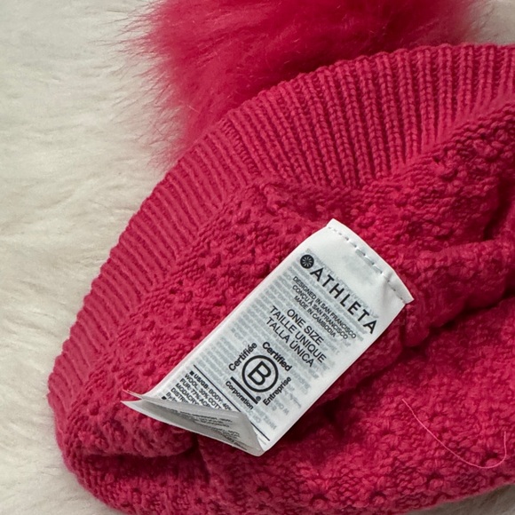 Athleta Cozy Vibrant Pink Knit Beanie with Pom-Pom Size OS pre-owned. - Picture 3 of 3